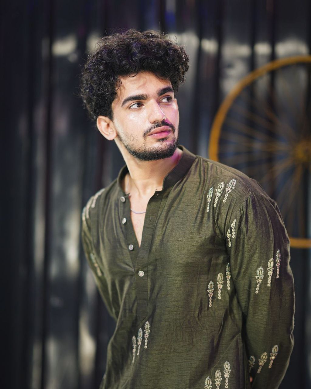 TRENDY OLIVE GREEN LINEN SATIN CUTDANA & FLORAL EMBROIDERED KURTA PAJAMA SET FOR MEN'S