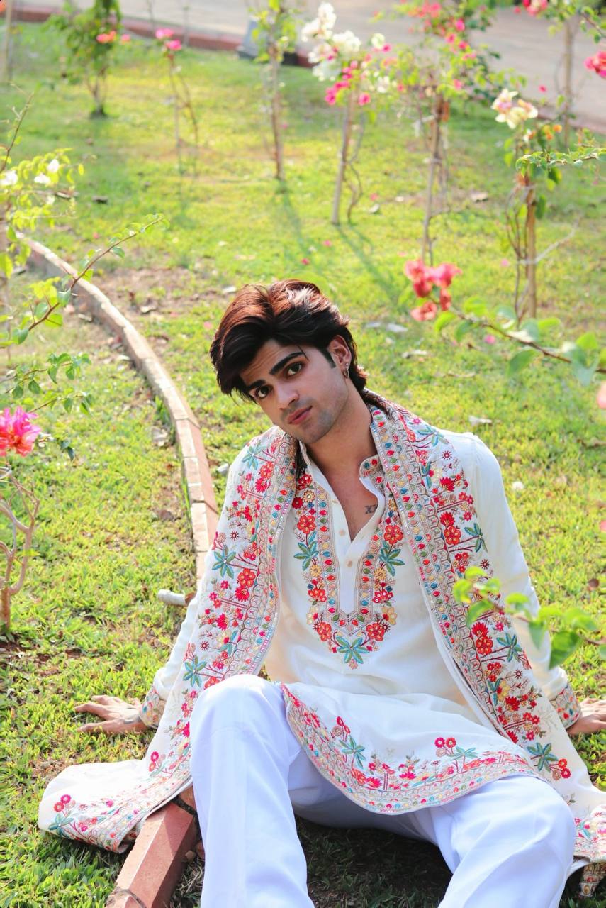 WHITE SILK KURTA SET WITH DUPATTA