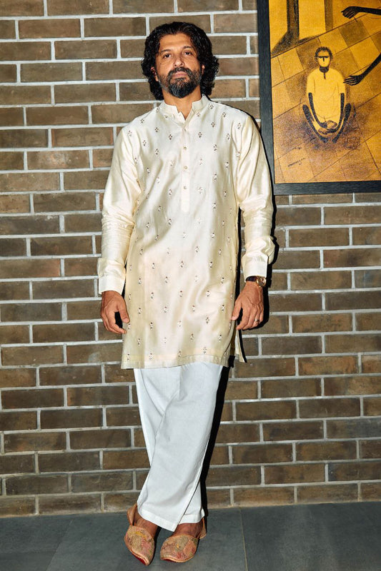 TRENDY OFF WHITE  EMBROIDERED WORK KURTA PAJAMA SET FOR MEN'S