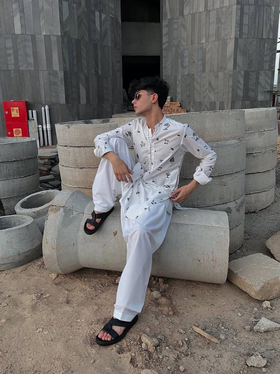 WHITE SILK KURTA WITH BLACK THERD EMBROIDERY