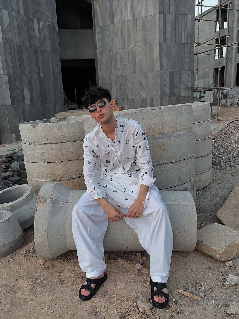 WHITE SILK KURTA WITH BLACK THERD EMBROIDERY